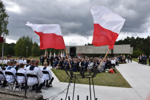 Uroczystość w byłym niemieckim Obozie Zagłady Kulmhof w Chełmnie nad Nerem 15 września 2022