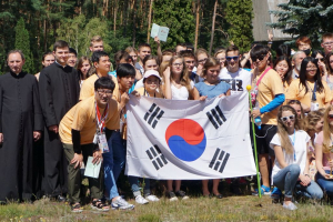 Światowe Dni Młodzieży - Młodzież Z Korei Południowej I Pielgrzymi Z Sieradzkiej Parafii W Byłym Niemieckim Obozie Zagłady W Chełmnie